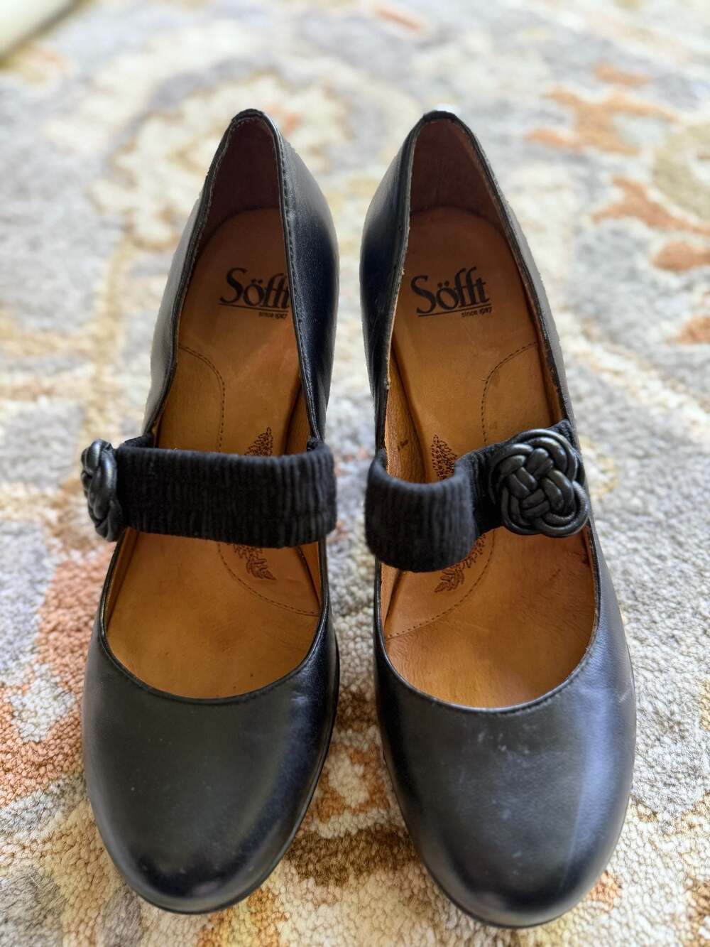 Söfft Black Leather Mary Jane Rosette Pumps Size 8M